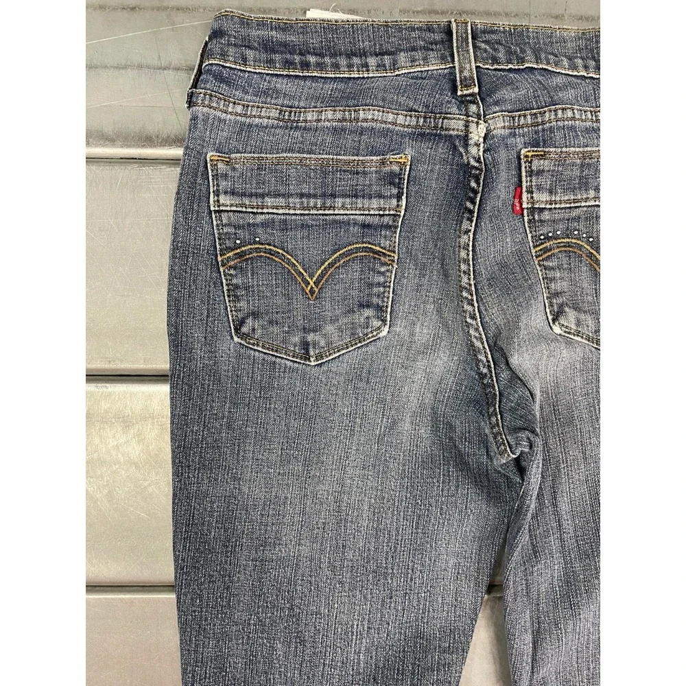 VTG Levis 515 Jeans Womens 6 28X31 Blue Medium Wash Denim‎ Boot Cut Distressed